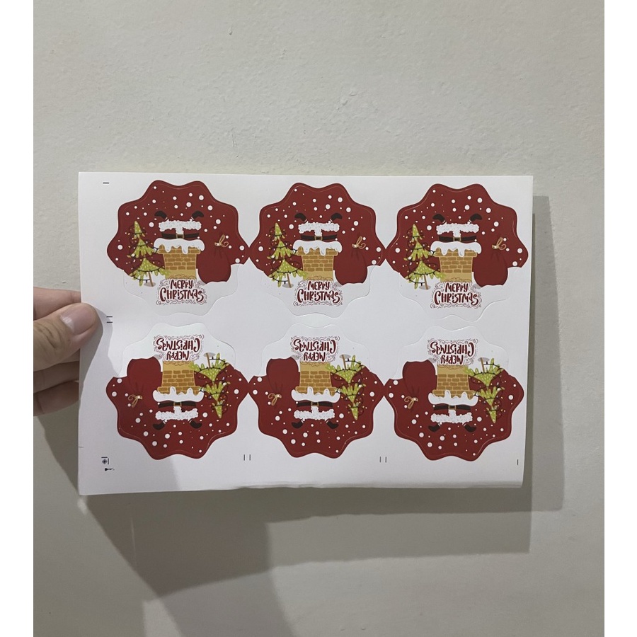 

Stiker Merry Christmas Red Santa Label Hiasan Toples Kue Kering Parcel Natal Seal Sticker Hampers Xmas