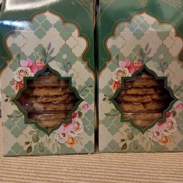 

Parcel Kue Lebaran isi 3 Kue Ukuran Toples 1/2 kg