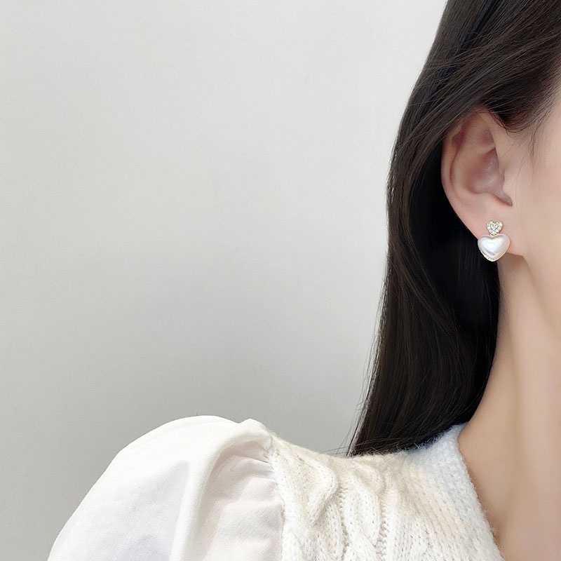 Anting Stud Bentuk Hati Bahan S925 Silver Needle Anti Alergi