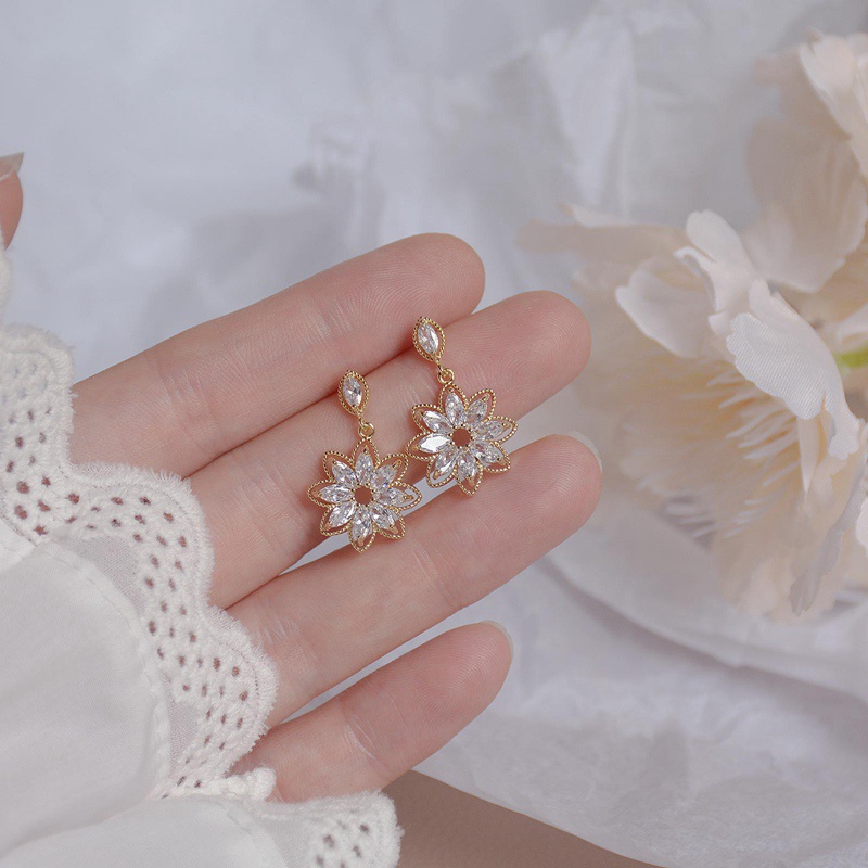 Gold Plated Dainty Korean Daisy Sunflower Earrings For Women Bling AAA Zircon Flower Stud Earrings Wedding Jewelry Bijoux Gift