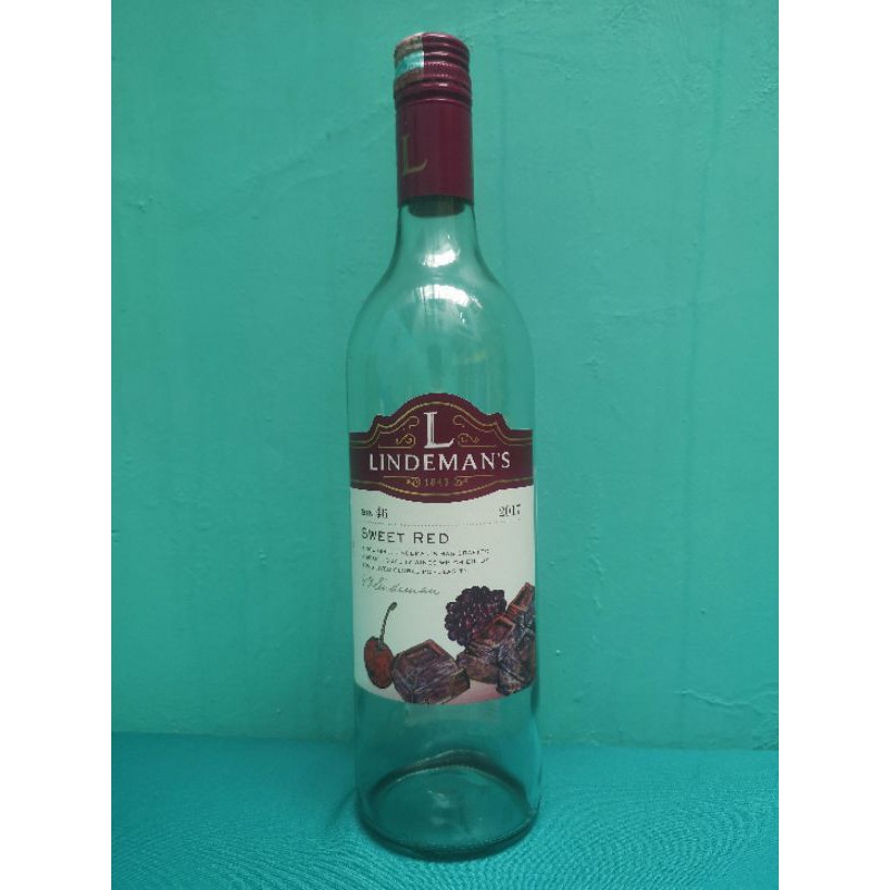 Botol bekas Lindeman's sweet red wine