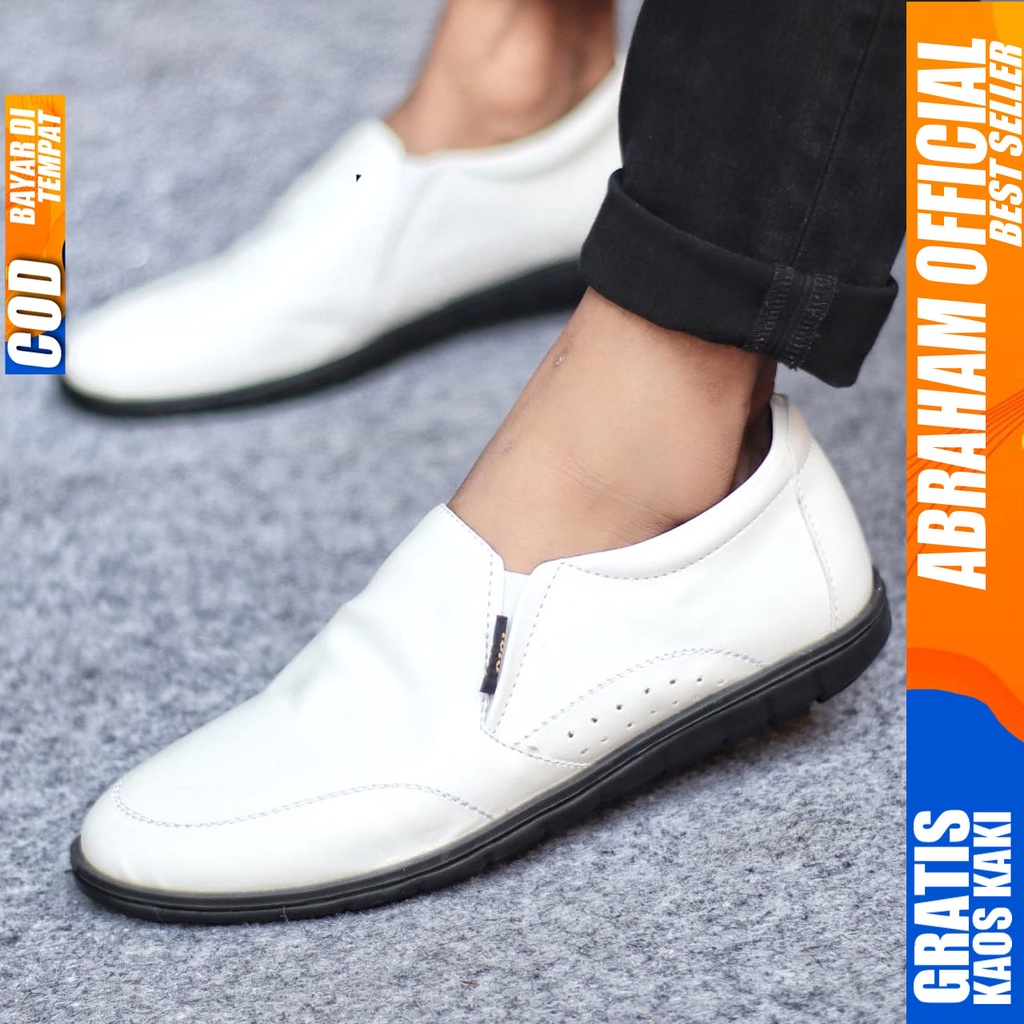 Sepatu Slip on Pria Santai Casual Formal Kulit Syntetic Kerja Kantor Kuliah Kondangan Hitam Keren Terbaru