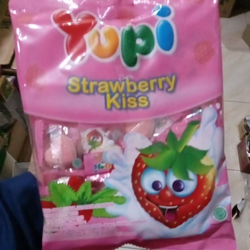 

Yupi Stawberry kiss 120 gram