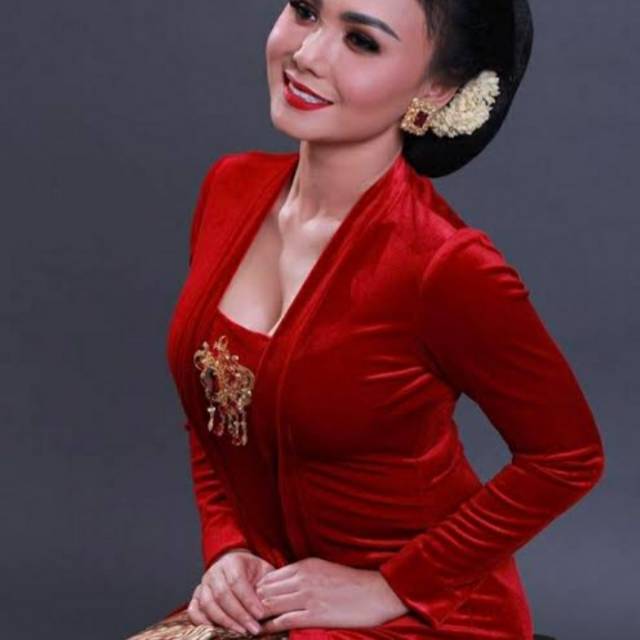 Kebaya bludru kutu baru