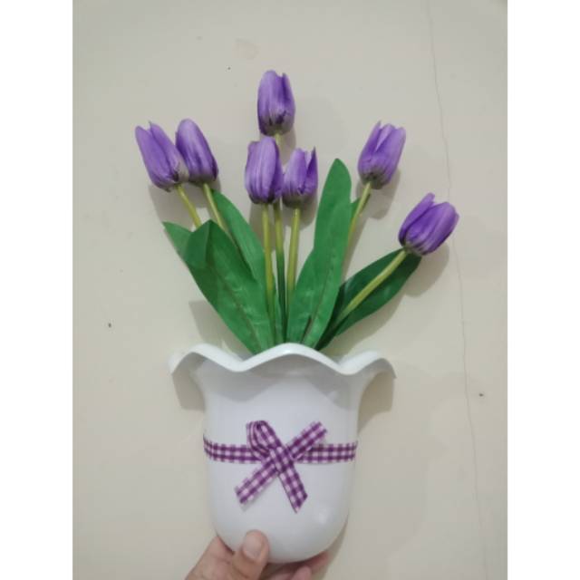 Bunga tulip artificial +pot tempel dinding/hiasan dinding