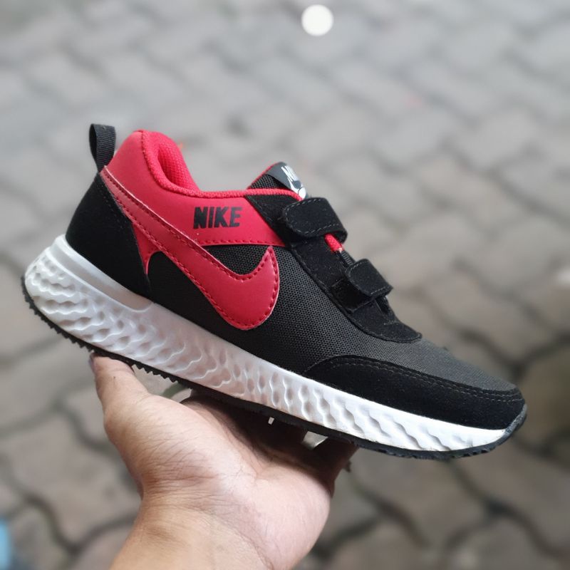 Sepatu sneakers anak nk.zoom  hitam putih perekat