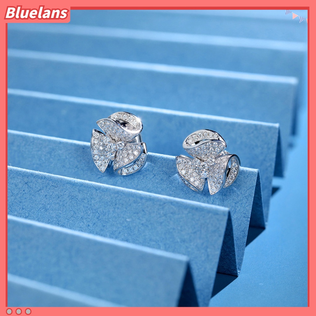 Anting Stud Desain Bunga Begonia Aksen Berlian Imitasi Untuk Wanita