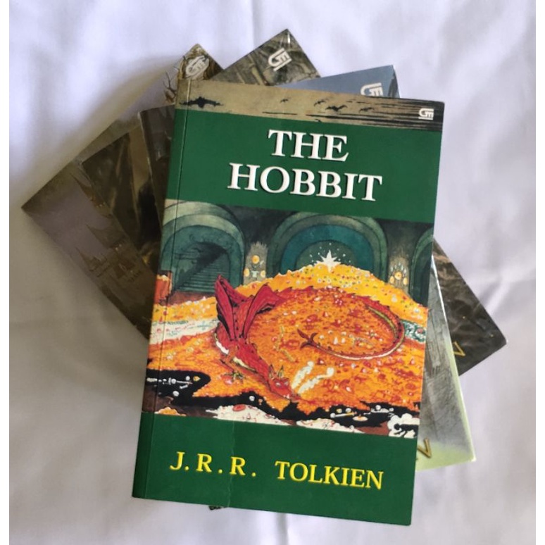 Novel The Lord of The Ring dan Novel The Hobbit