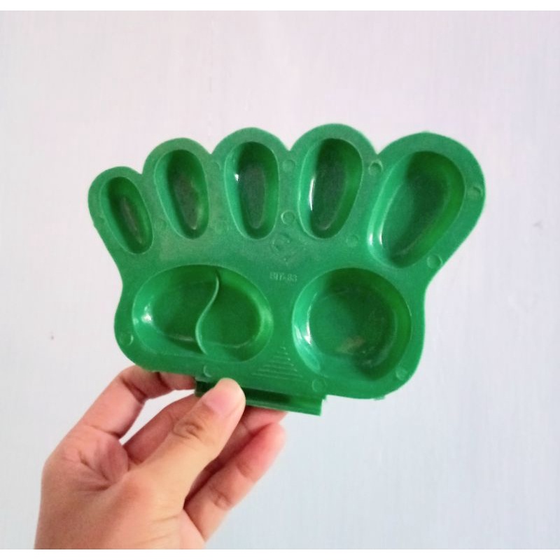 

Palet Lukis Bentuk Kaki