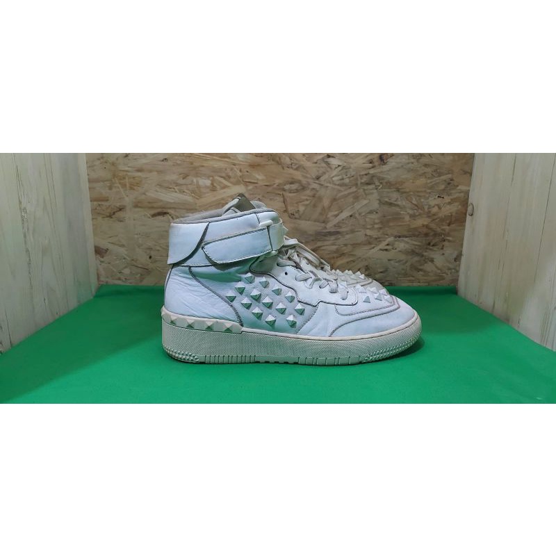 sepatu valentino garavani second