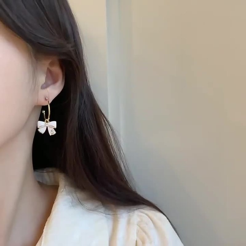 Anting Tusuk Silver S925 Bentuk C Hias Pita Putih Gaya Korea