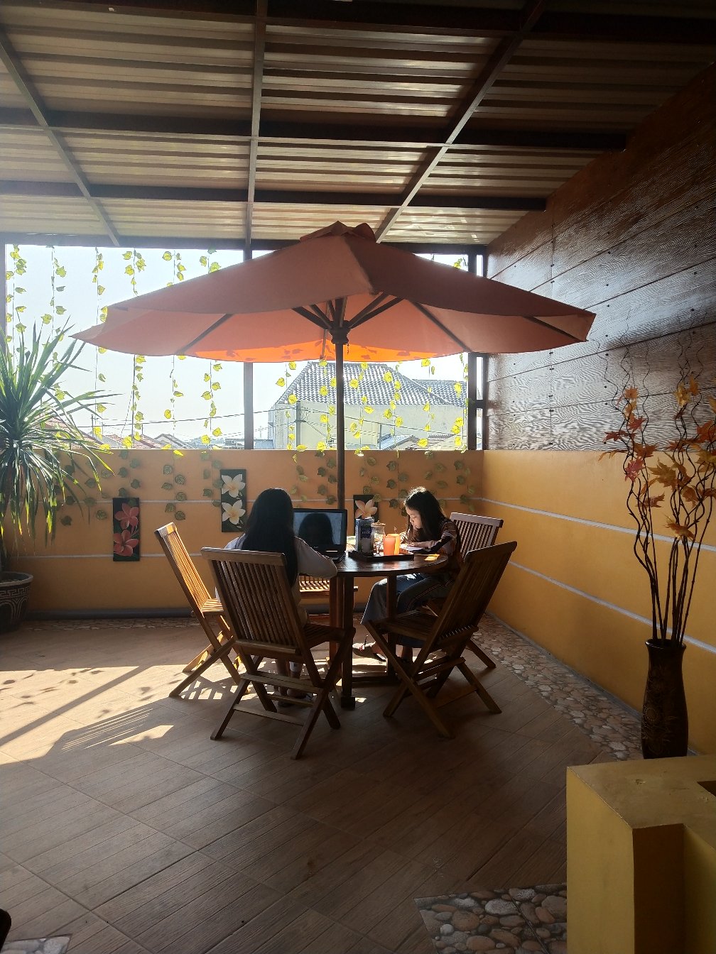 Meja Kursi Payung Jati Solid Cafe/pantai/hotel Outdoor Kursi Teras Meja Santai Payung Taman