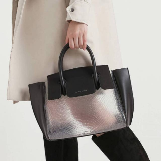 Cnk metallic snake skin trapeze bag