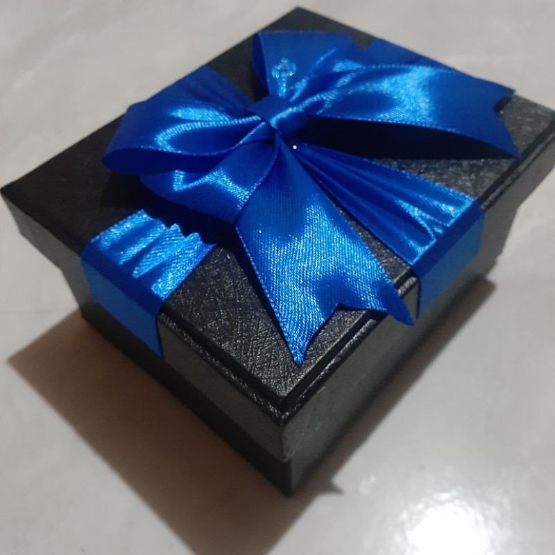 Box Kado Kotak Hadiah Custom Warna dan Ukuran GiftBox Hard Box | Shopee