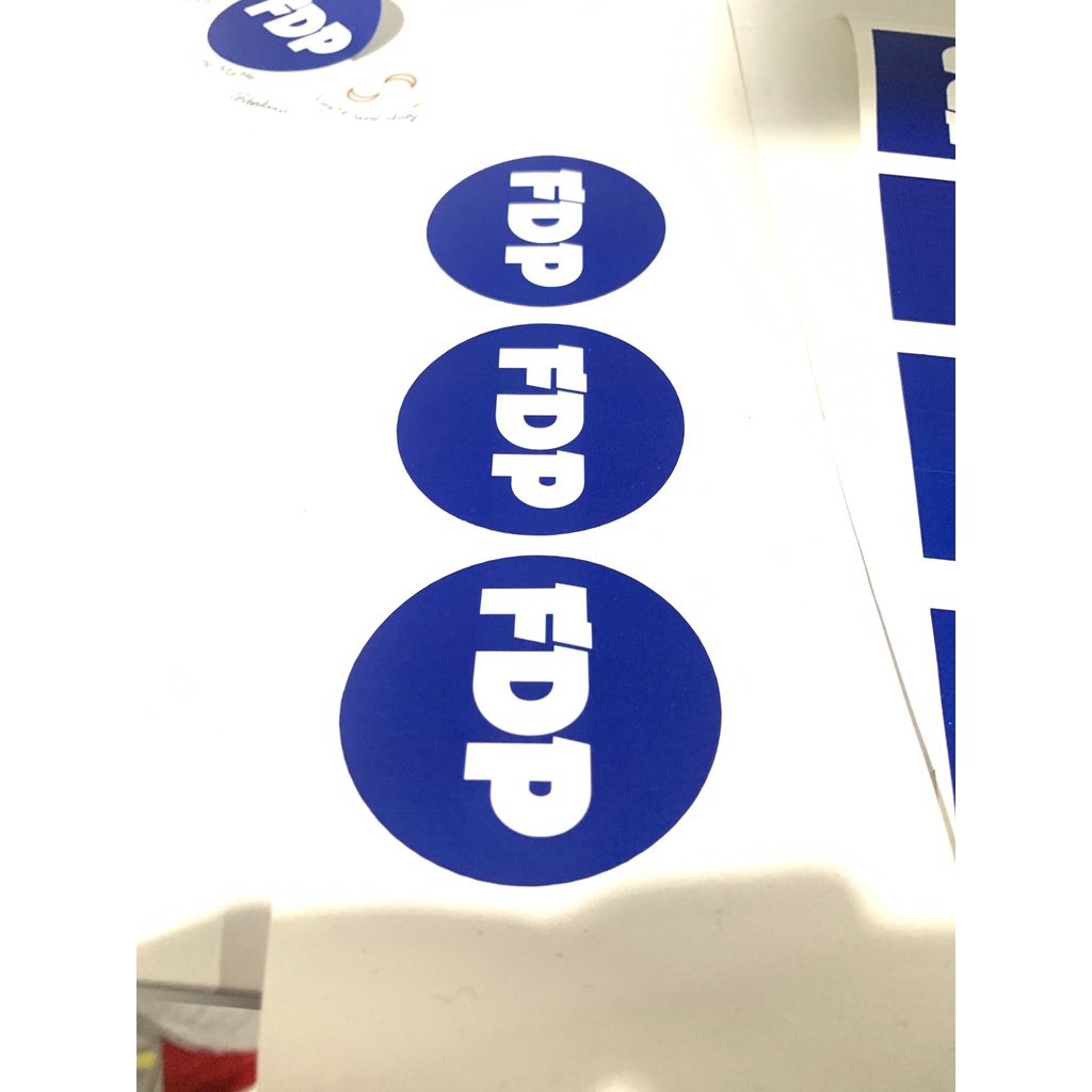 

Cetak Sticker Kotak BULAT VINYL QUANTAC MATTE (ANTI AIR) INSTAN (KIRIM HARI INI)