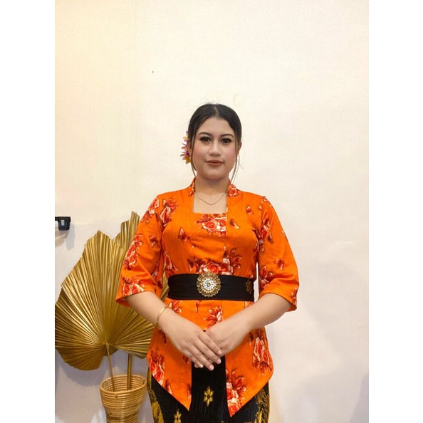 kebaya misby straet motif bungan