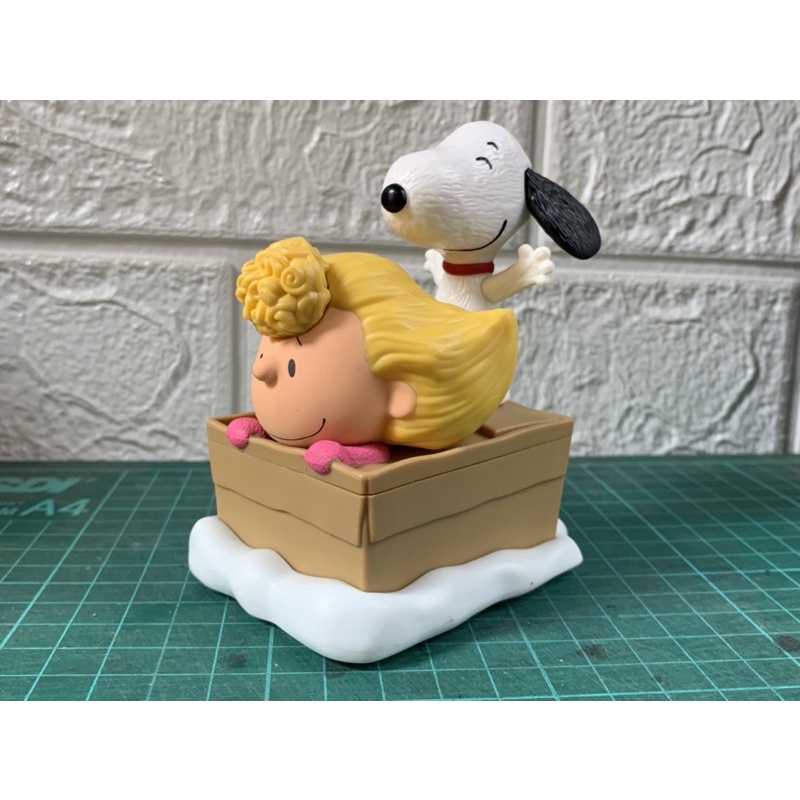 Mainan Happy Meal Mcdonald’s Sally and Snoopy