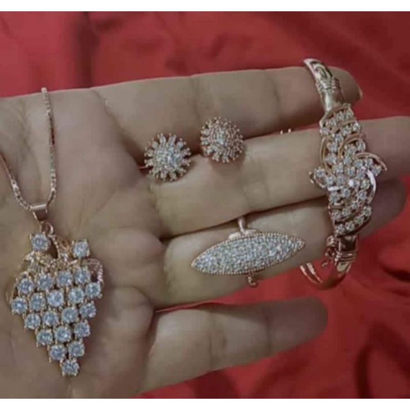 1 set replika berlian tura