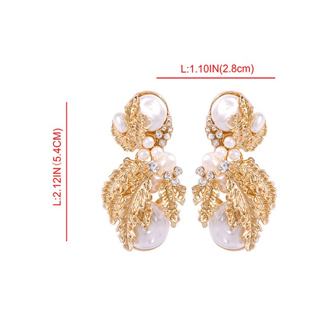 LRC Anting Fashion Gold Alloy Pearl Geometry Earrings F99574