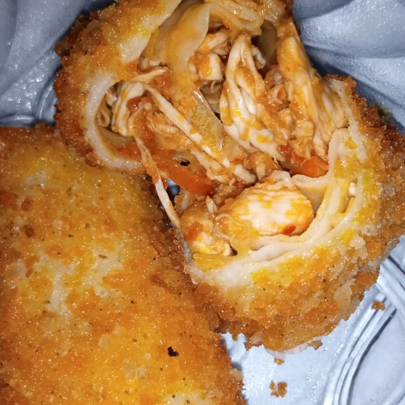 

RISOL ISI AYAM PEDAS