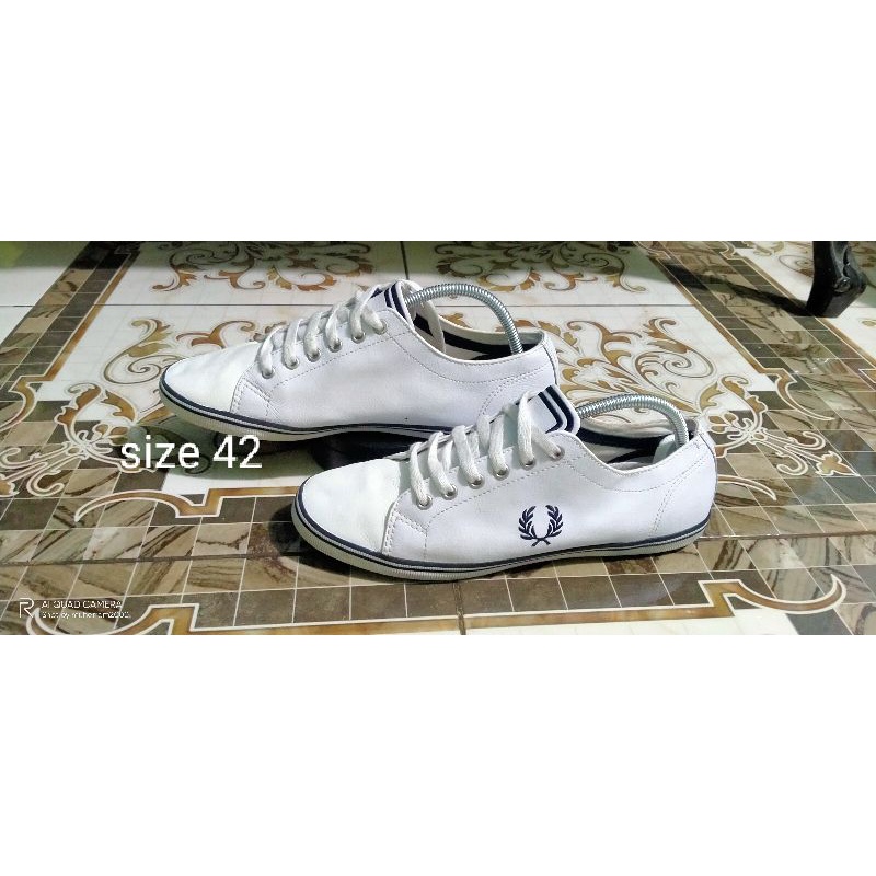 sepatu second branded Fred Perry