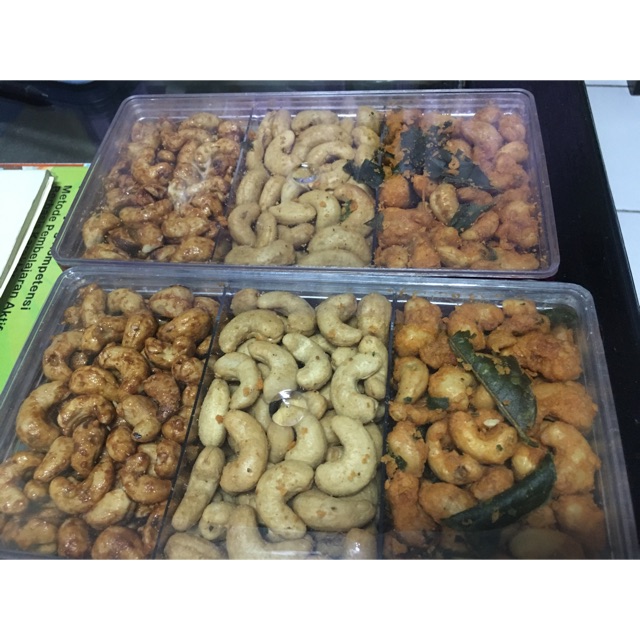 

Kacang mede 3 rasa