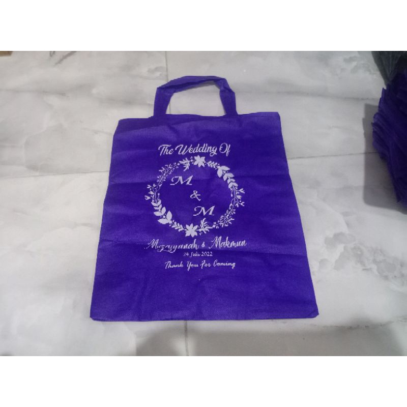 

Tas souvenir nikahan/hajatan