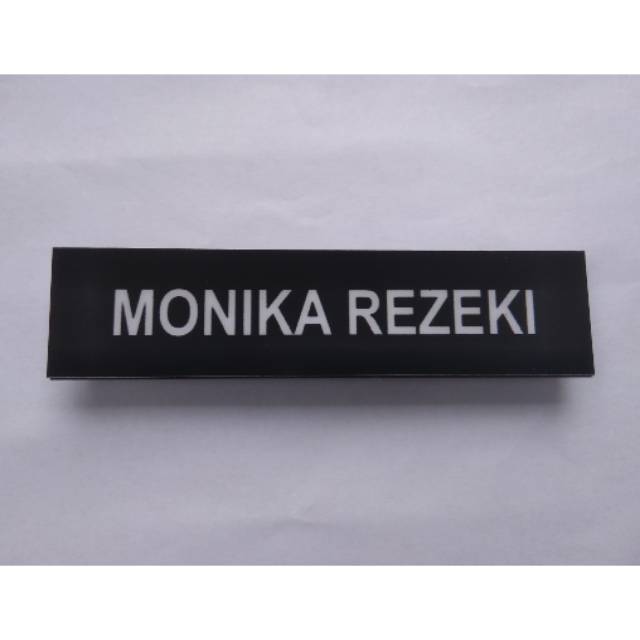 

Name Tag hitam dop pengait peniti