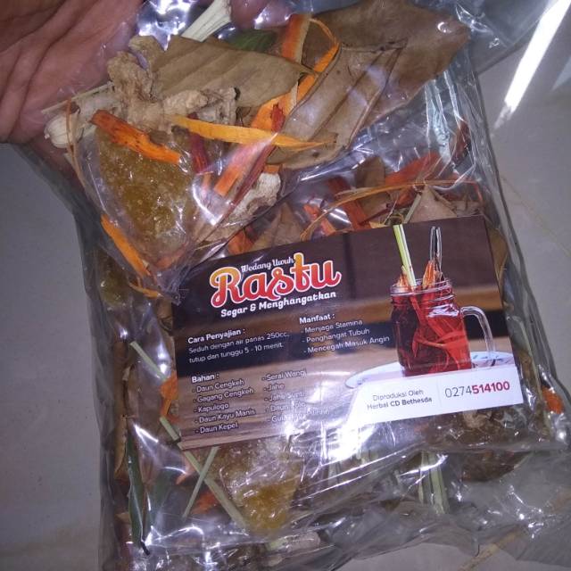 

Wedang Uwuh di isi berbagai macan rempah* unggulan