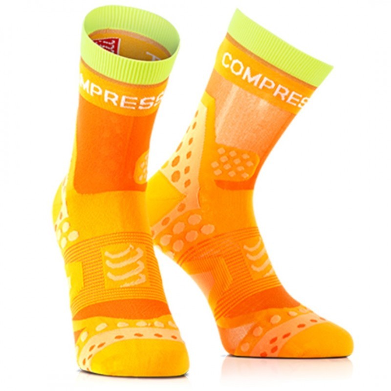 COMPRESSPORT PRO RACING SOCKS ULTRALIGHT RUN HIGH kaos kaki lari ultra