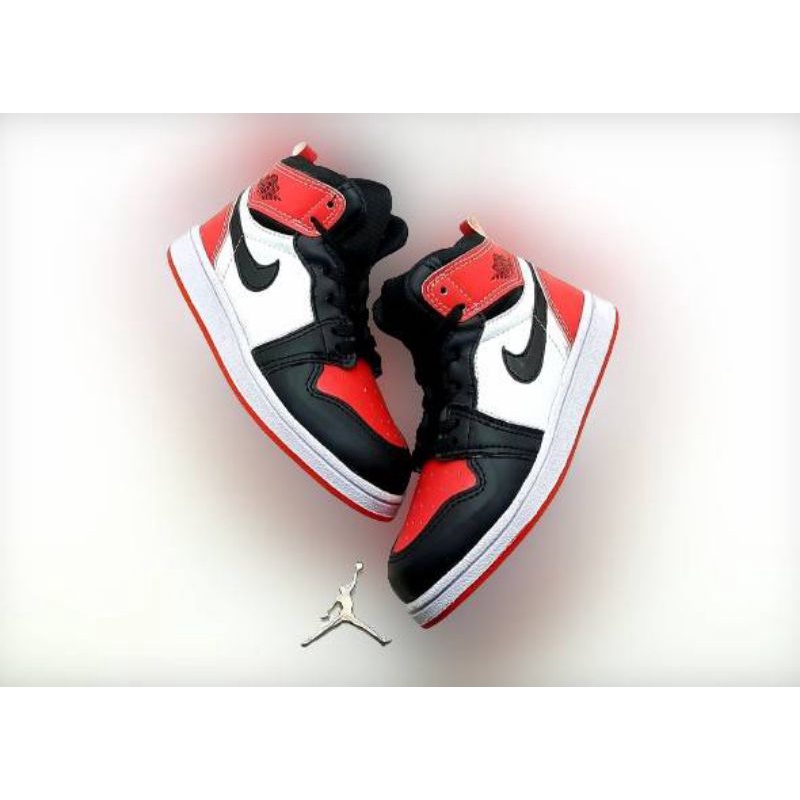 air jordan retro 1 red white black