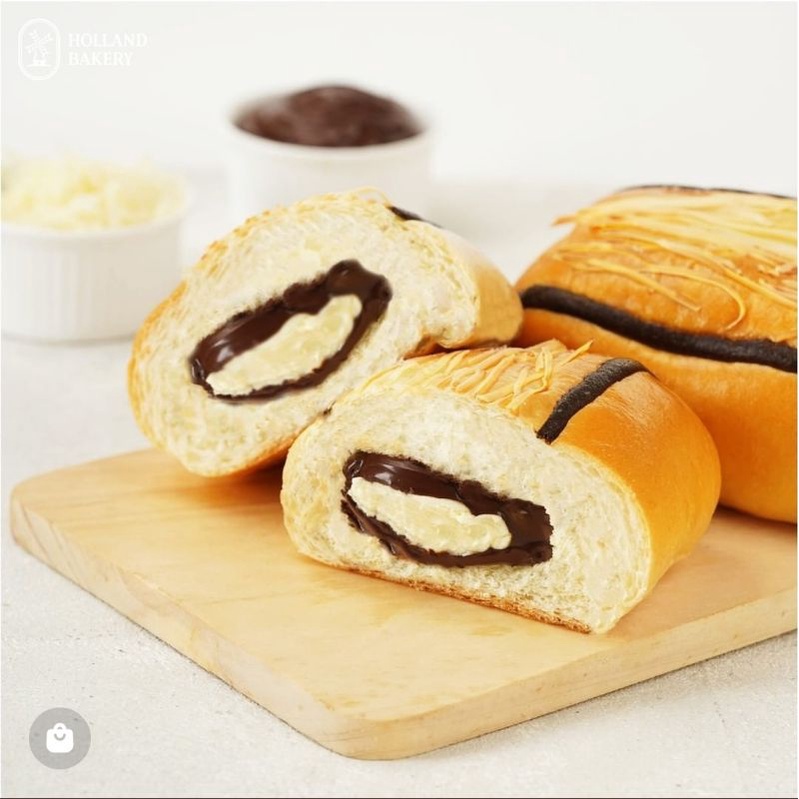 

Roti Coklat Keju by Holland Bakery