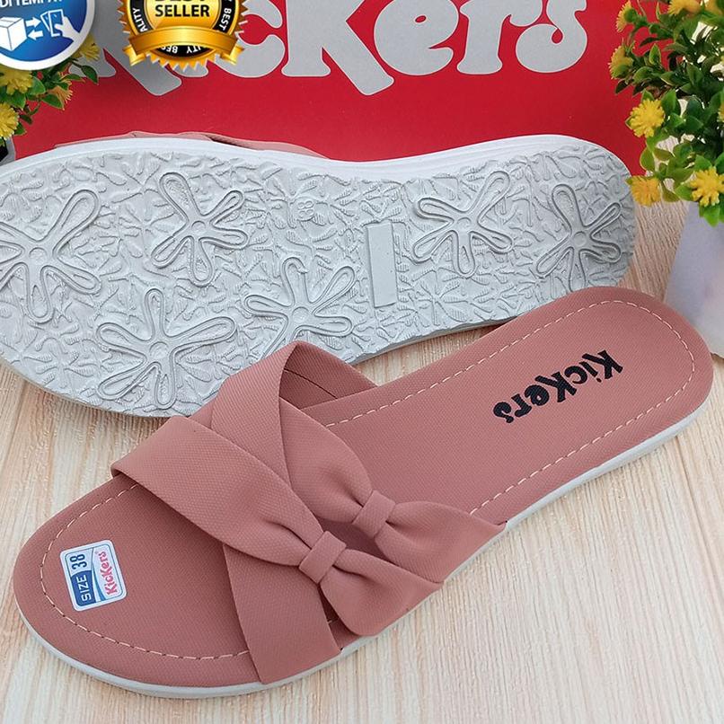 Stok terbatas.. PROMO 4.4 MEGA SALE  SANDAL WANITA DEWASA SLOP KICKERS SALEM EMPUK NYAMAN DIPAKAI / 