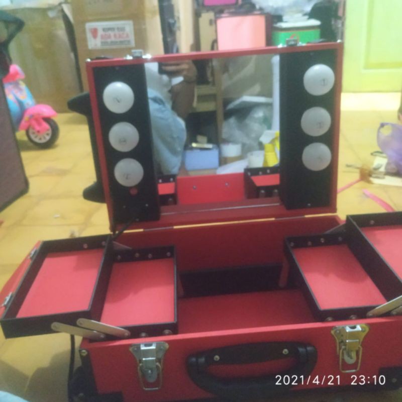 BEAUTYCASE/KOPER MAKEUP MINI 6 LAMPU 4 RAK