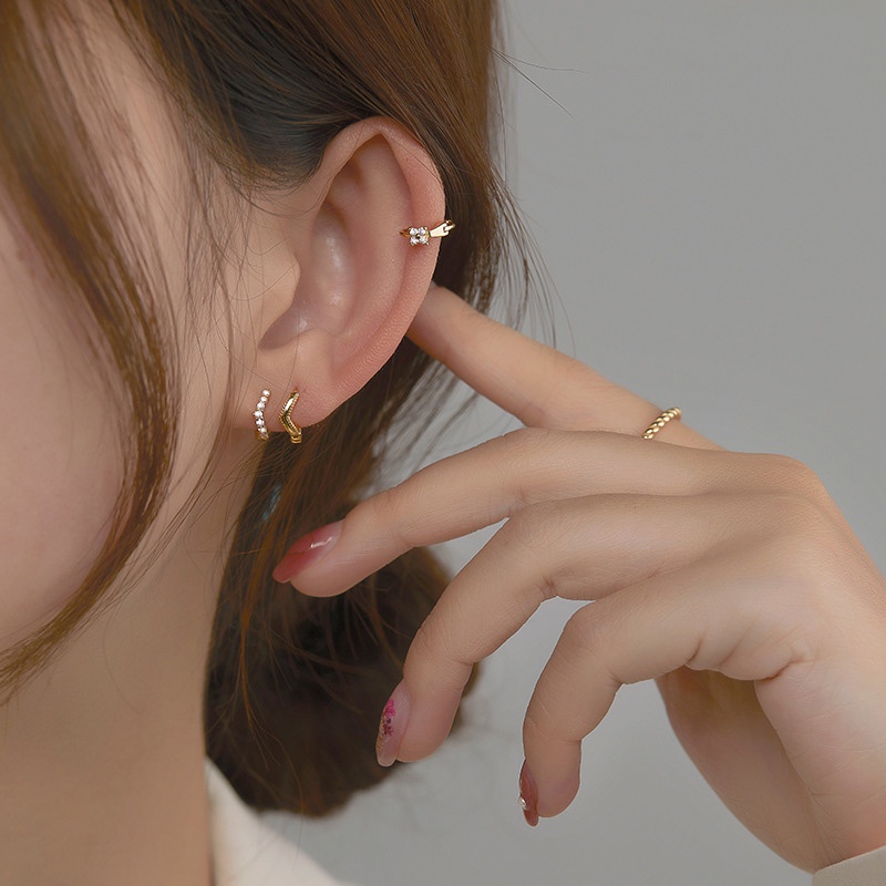 Anting Stud Kristal Berlian Imitasi Bentuk Bunga Untuk Wanita