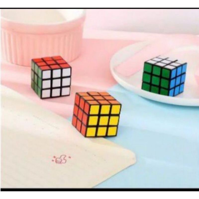 Mainan rubik kantong kecil