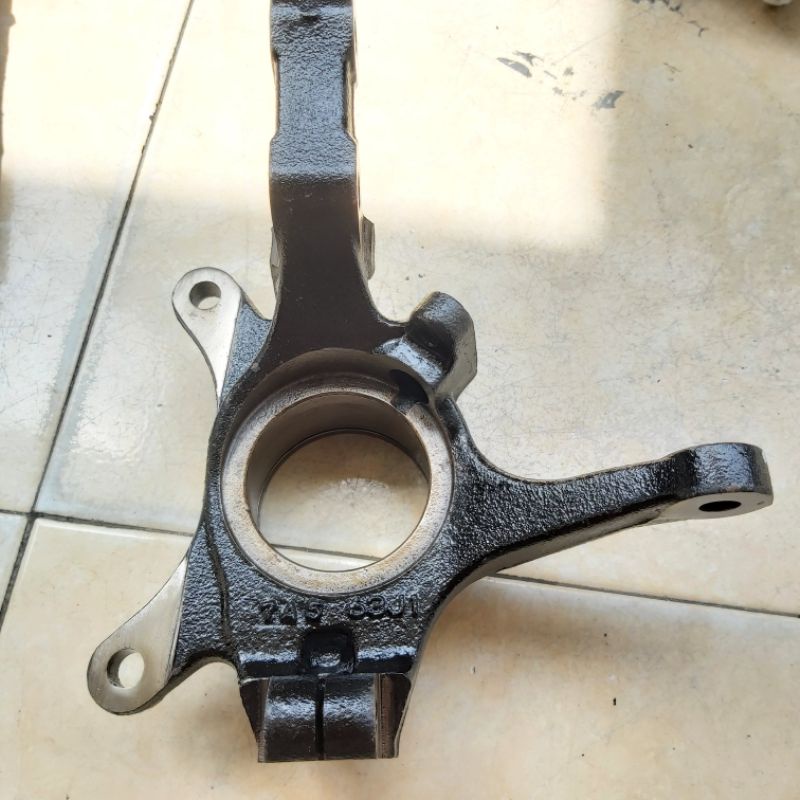 knuckle roda depan atau knakel as roda original Suzuki Swift