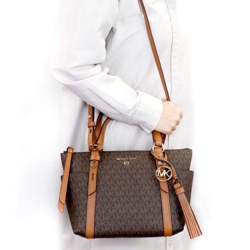Michael Kors MK Sullivan Sign Brown