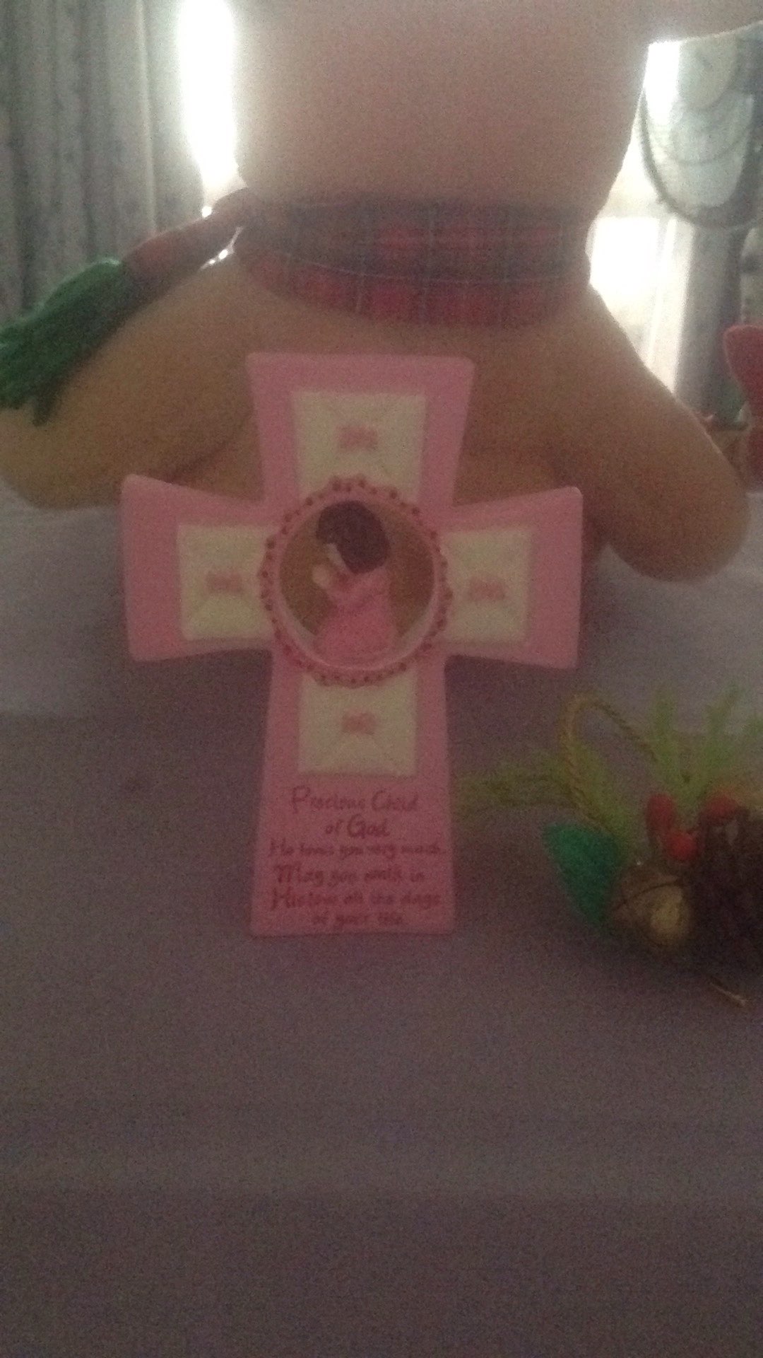 Pajangan Salib Duduk Precious Child Pink Toko Rohani