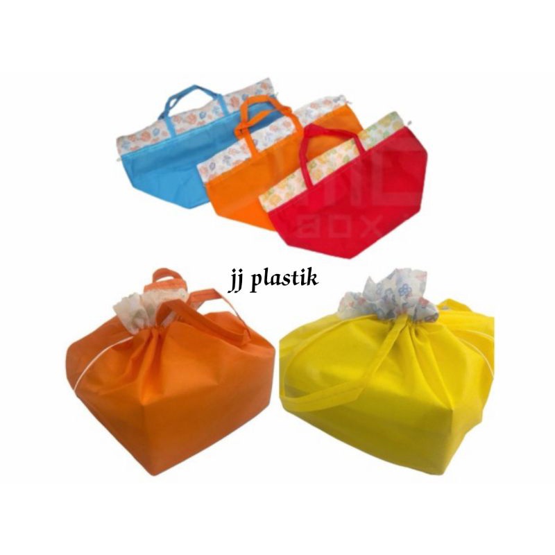

Tas kain serut 18x18cm Goodie bag spunbond 1lusin 12pcs