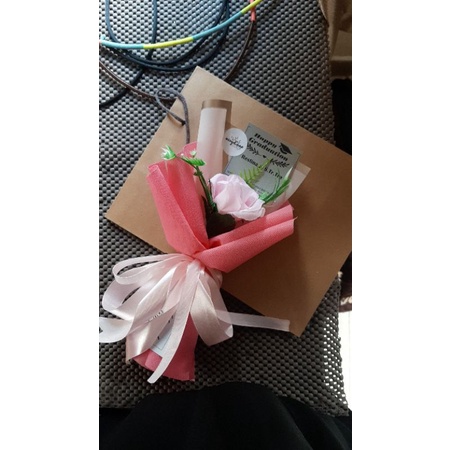 

Buket Bunga Single + kartu ucapan + paper bag