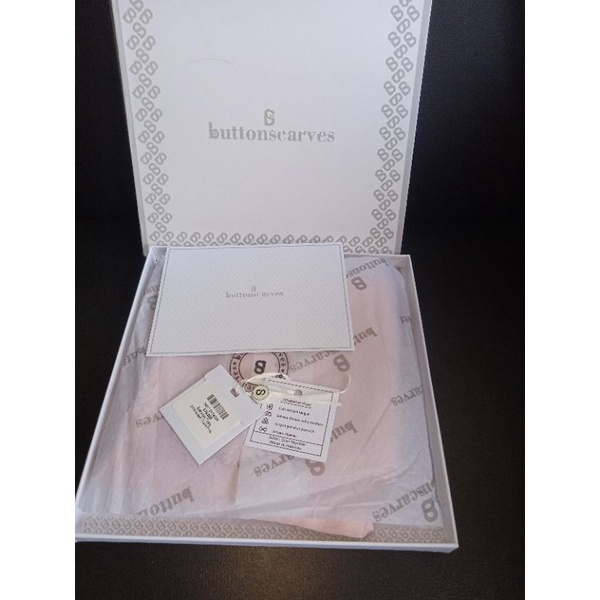 preloved buttonscarves tapis embossed pale pink