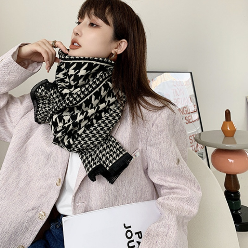 Syal "Edna" 65 x 190 Anggun motif Houndstooth yang mewah Bahan High Grade Cashmere Immitation