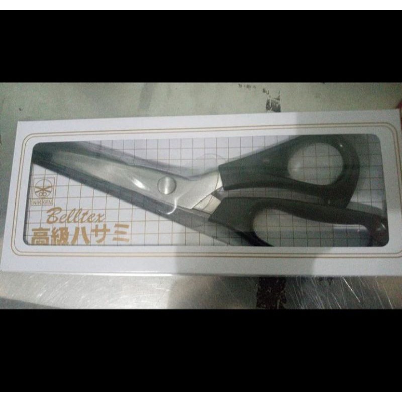 

Gunting Zigzag Belltex