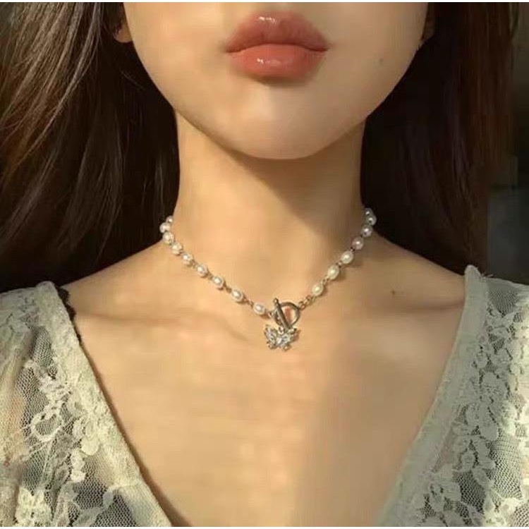 Kalung Rantai Liontin Kupu-Kupu Hias Kristal Zircon / Mutiara Imitasi Mewah Elegan Untuk Wanita Butterfly