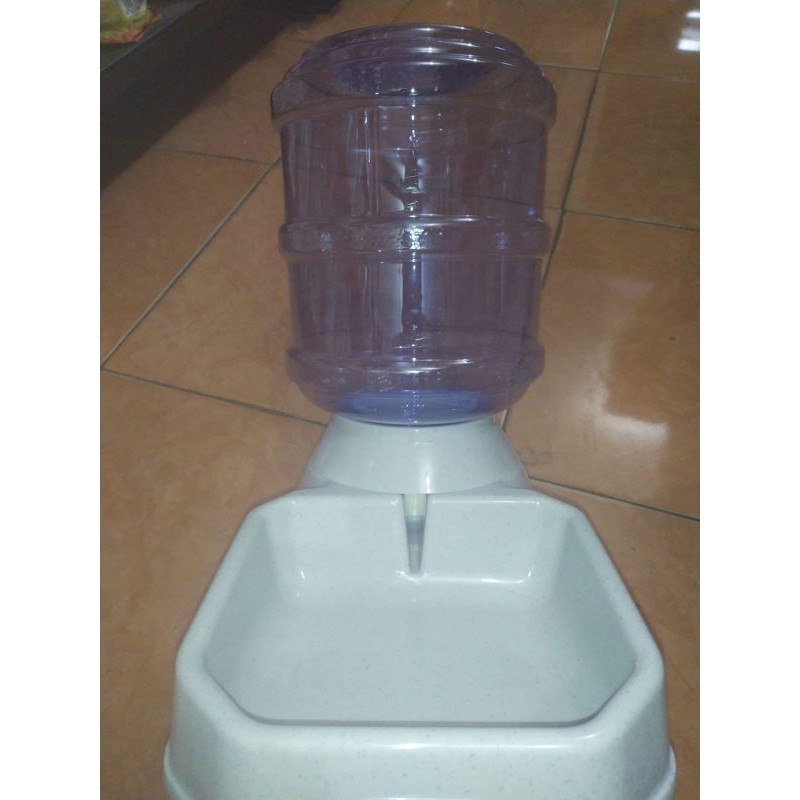 Dispenser Tempat Minum Kucing Anjing / Tempat Minum Dispenser