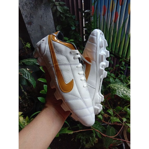 sepatu bola asli kulit sapi