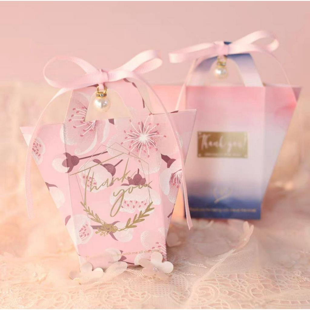 

PAPERBAG MINI| BOX MINI | BOX ACCESORIES| GIFT BOX| SOUVENIR| HAMPERS| MINI BOX PREMIUM WITH RIBBON BAM28