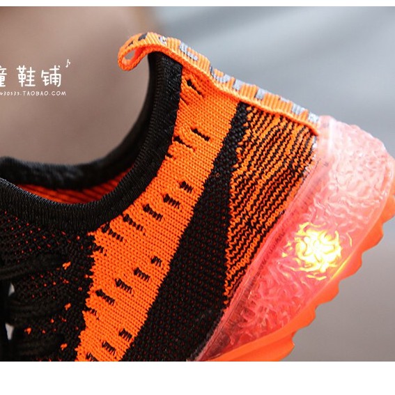 Sepatu Sport Anak Flash Led / Yezy Flash