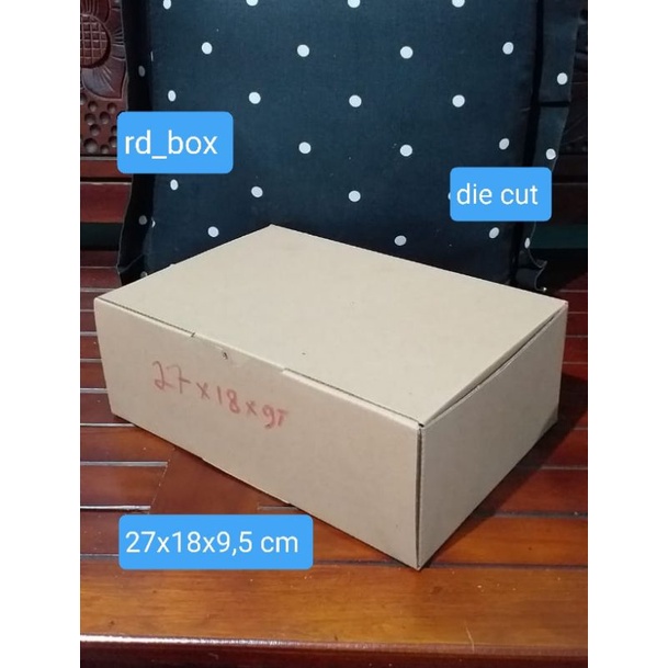 

kotak/kardus/box uk 27x18x9,5 cm kotak kado,kotak baju,box souveneir,